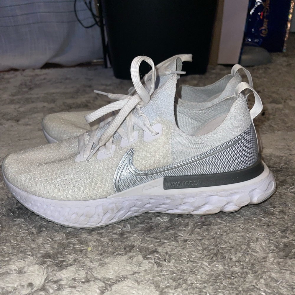 Nike Womens Infinity React